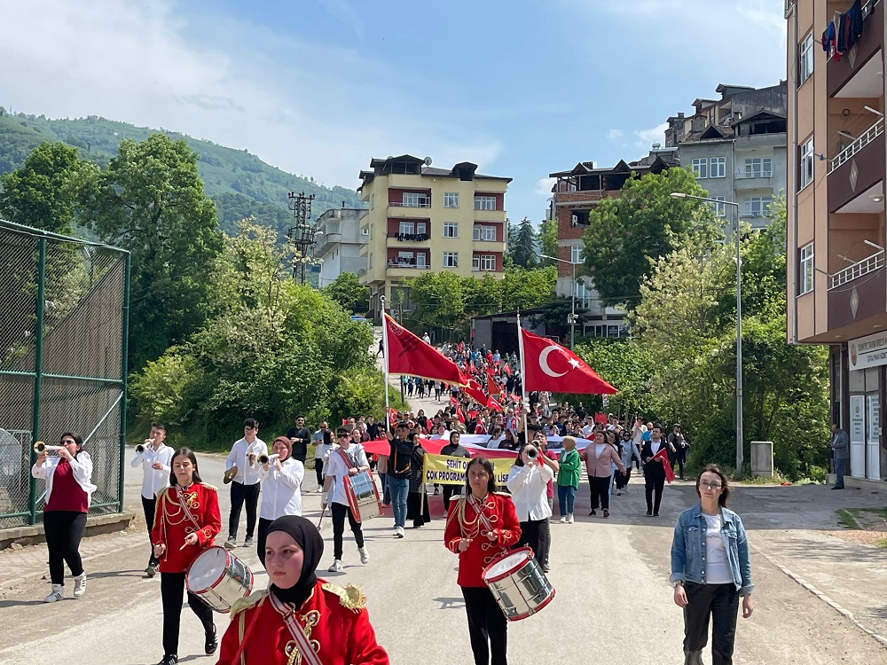 İlçemizde Gençlik Yürüyüşü Etkinliği Düzenlendi